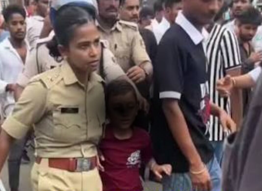 ‘মুখ্যমন্ত্রী পদত্যাগ করুন!’ ৬ বছরের খুদের স্লোগানে তোলপাড় বিহার, নাবালককে আটক করার দাবি উড়িয়ে দিল পুলিশ