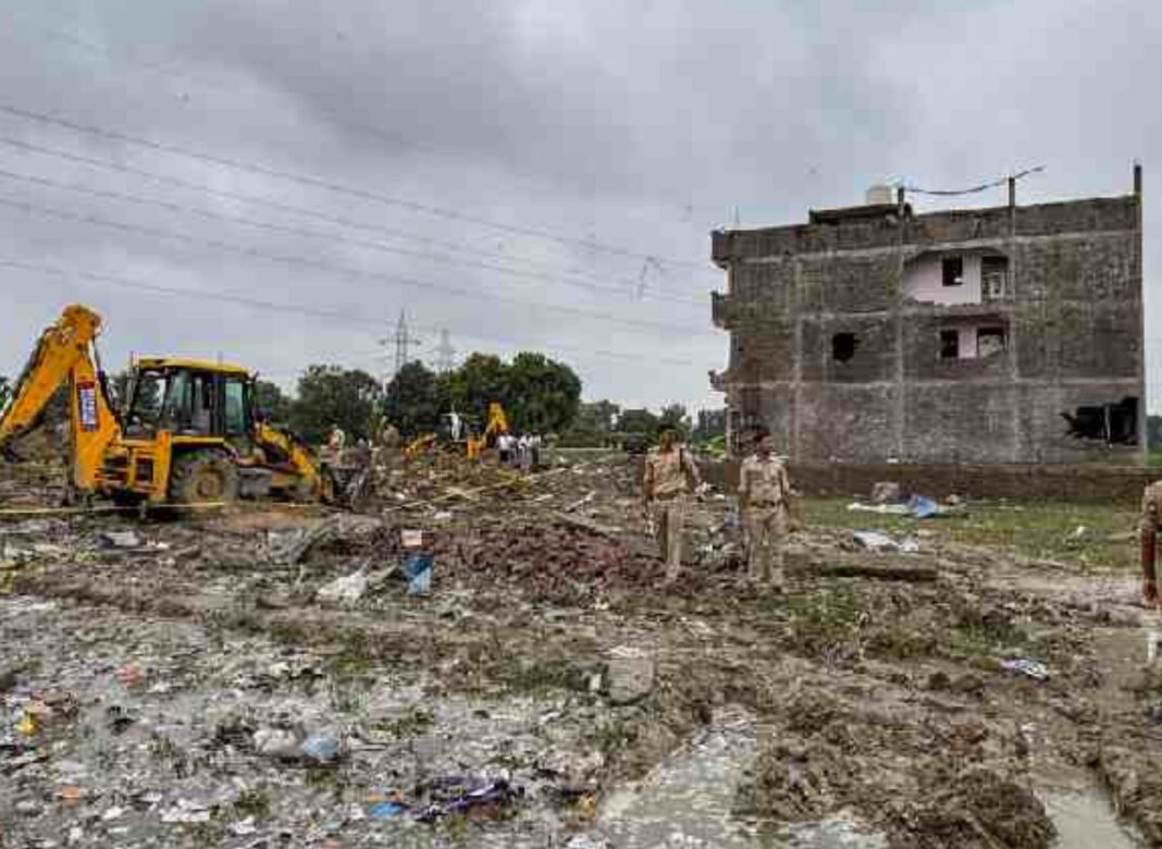 বায়ুসেনা ঘাঁটির কাছে বাজি কারখানায় বিস্ফোরণ, ছিন্নভিন্ন ৭ বাড়ি; মৃত ৮