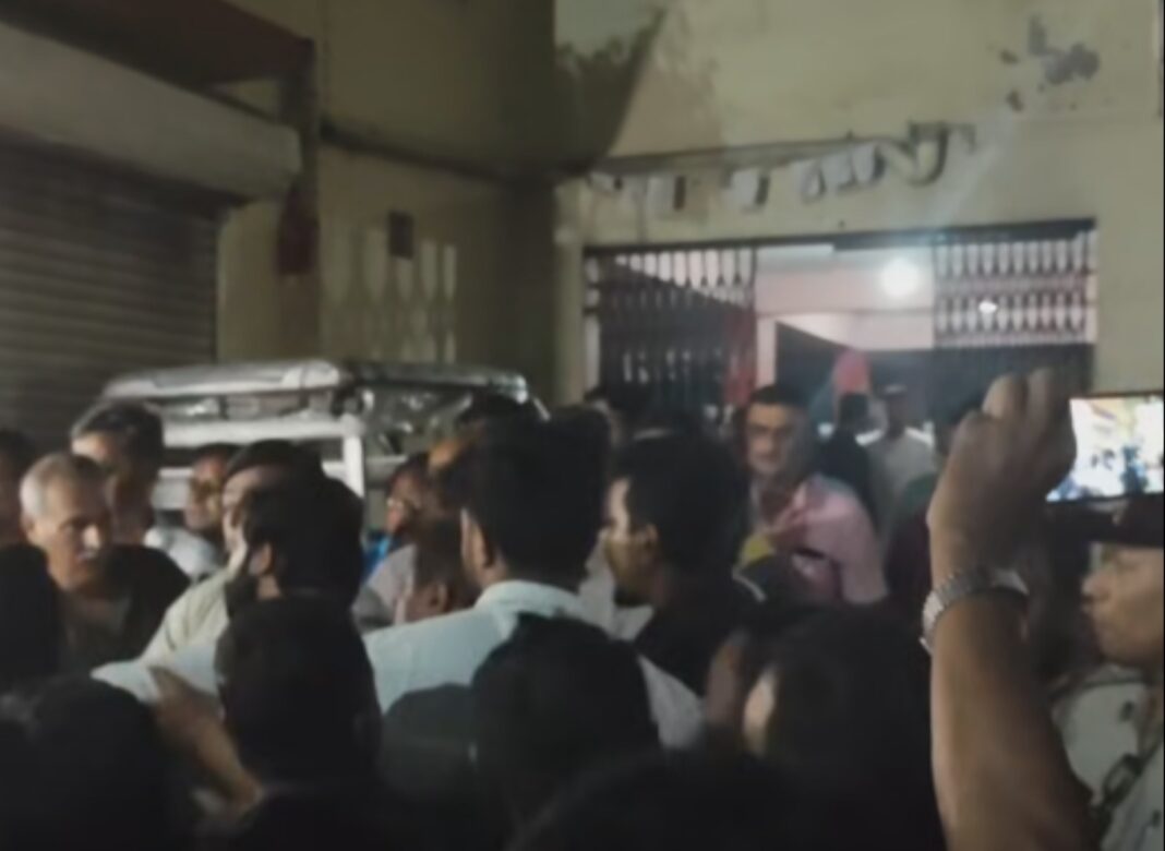 জলপাইগুড়িতে রাতের অন্ধকারে সিপিএমের জেলা দফতরে হামলার অভিযোগ, বিজেপির বিরুদ্ধে সরব বাম নেতৃত্ব