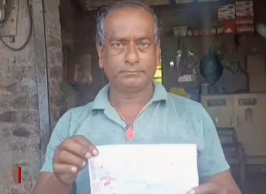 ‘২৫ হাজার টাকা দিতে হবে’, না দিলে দোকান সরিয়ে দেওয়ার হুমকি! কোলাঘাটে বিজেপি বিধায়কের নাম থাকা বিল দিয়ে পুজোর চাঁদার দাবি