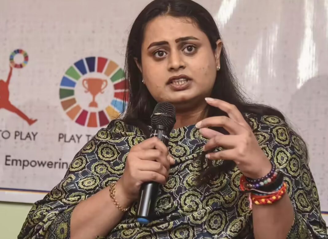 ‘নীতিপুলিশি আরও ভদ্র ও মার্জিতভাবে হওয়া উচিত!’ জামুইয়ের কিশোরী যৌন হেনস্থার ঘটনায় বিহারের ক্রীড়ামন্ত্রীর মন্তব্যে তীব্র বিতর্কের সৃষ্টি
