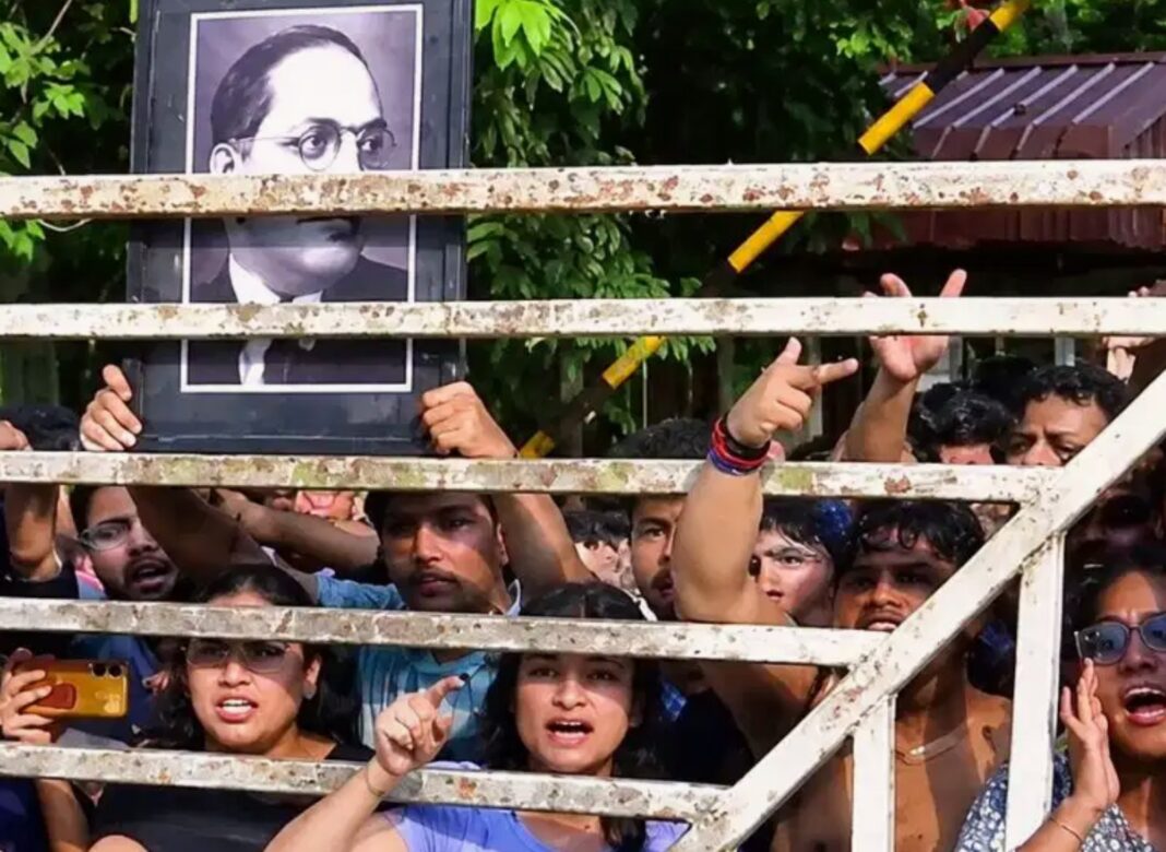 SRFTI-তে অনুষ্ঠান ঘিরে তুমুল অশান্তি! পড়ুয়াদের অভিযোগ, ‘ক্যাম্পাসে ঢুকে জঙ্গি বলা হচ্ছে’