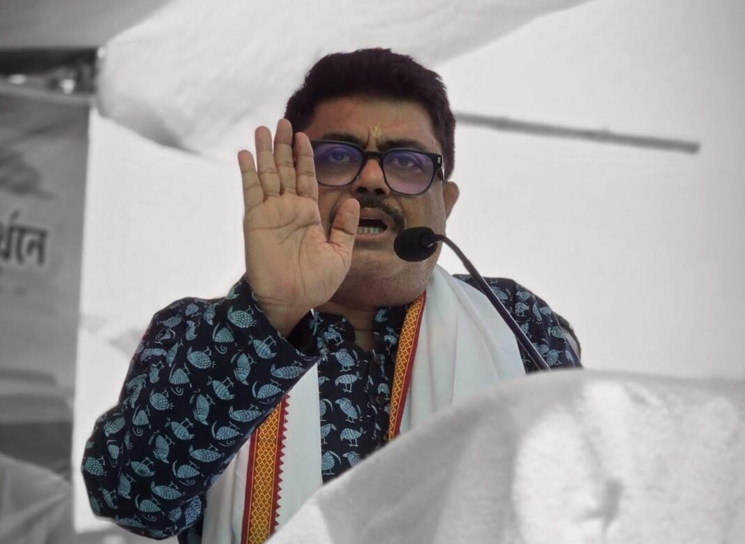 সিপিএম ছেড়ে তৃণমূলে যোগ দিয়ে হয়েছিলেন জেলা সম্পাদক! ভোটের রেজাল্ট বেরোতেই তৃণমূলের হোয়াটসঅ্যাপ গ্রুপ ছাড়লেন পঙ্কজ রায় সরকার