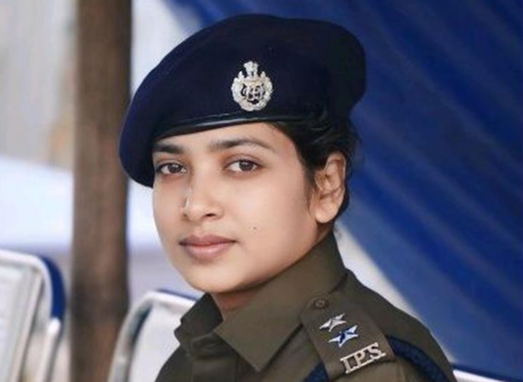 হিন্দুত্ববাদী সংগঠনের অভিযোগ, বদলি মুসলিম মহিলা IPS আধিকারিক বুশারা বানু
