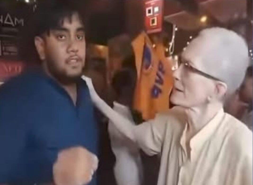 বুকস্টল ভাঙার পরেও এত বই বিক্রি! বামেদের কটাক্ষ রাজ্যের উচ্চশিক্ষামন্ত্রীর