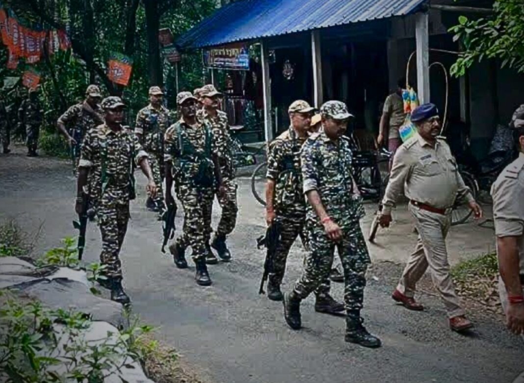 ‘ভোট দিতে দেওয়া হচ্ছে না’, নন্দীগ্রামে সোনাচূড়ার পর এবার গড়চক্রবেড়িয়ায় উত্তেজনা! লাঠি নিয়ে কেন্দ্রীয় বাহিনীর দিকে ছুটলেন মহিলারা!