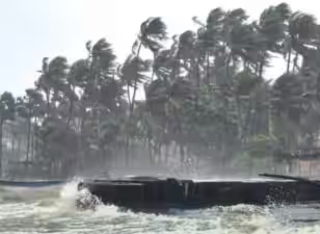 ঘূর্ণিঝড় ‘অর্ণব’-এর প্রভাবে দুর্যোগের আশঙ্কা বাংলায়, ৬ জেলায় ভারী বৃষ্টির পূর্বাভাস, কলকাতায় কী পরিস্থিতি?