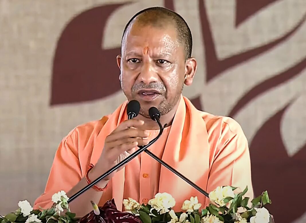 প্রতিবাদে নামলেই কি সরকারি চাকরির দরজা বন্ধ? জেন জি আন্দোলনের আবহে যোগী সরকারের নয়া নির্দেশিকা ঘিরে বিতর্ক