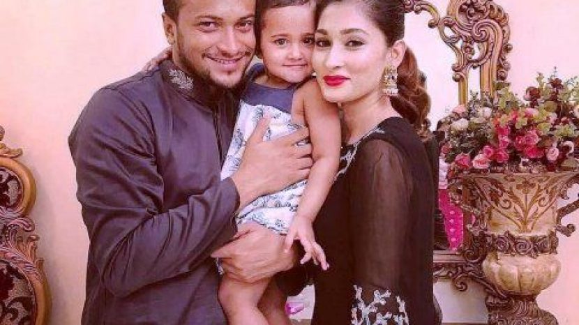 Umme-Ahmed-Shishir-with-her-husband-and-her-daughter