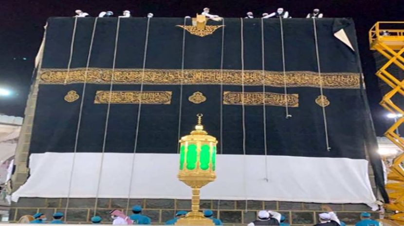 annual-ritual-to-change-ghilaf-e-kaaba-held-at-masjid-al-haram-july-30-2020-1596095617-5551
